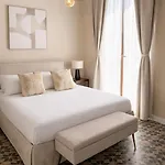 Landlord 71 - Private Balcony 度假居 *
