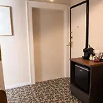 Landlord 71 - Private Balcony * 巴里