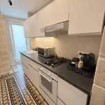 Landlord 71 - Private Balcony Semesterbostad *