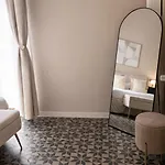 Landlord 71 - Private Balcony Semesterbostad Bari
