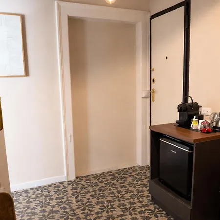 Landlord 71 - Private Balcony * 바리
