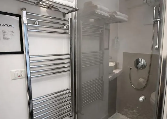 Landlord - Private Balcony 펜션 바리